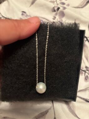 Never worn new 14 k real pearl necklace
